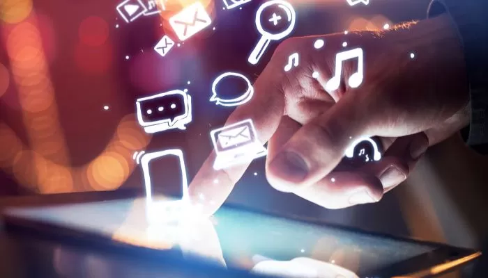 Integrasi AI dalam Media Sosial: Mengubah Cara Kita Berinteraksi Online