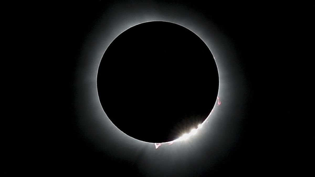Viral Gerhana Matahar Bikin Bumi Gelap 6 Menit, Begini Faktanya